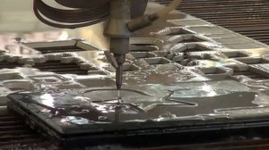 5 осевой станок гидроабразивной резки MULTICAM  Режем ноутбук!