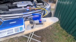 Заправка автомобиля фреоном.