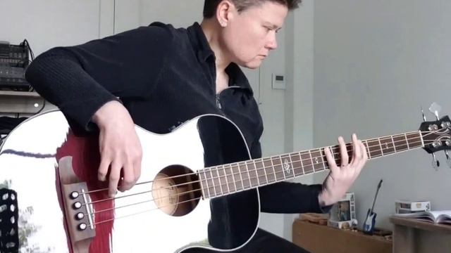 4 bass grooves on the Fender acoustic bass смотреть онлайн