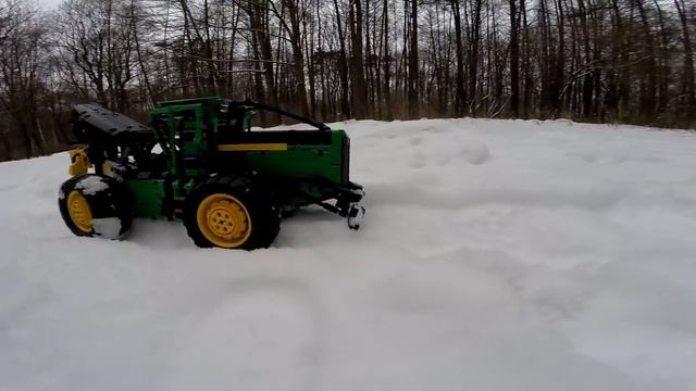 LEGO Technic John Deere 648L Skidder – Winter Test-Drive
