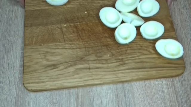 Необычайно вкусный салат из редиски! Все дело в заправке! Простой рецепт витаминного салата.
