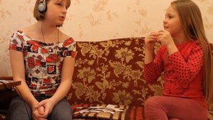 челенж назови слово сочитание в наушниках с громкой музыкой