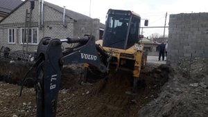 Машинист экскаватора 79 уровня,  первый раз выезжает из котлована