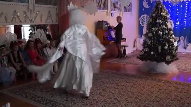 Начало новогоднего утренника Снежная королева озвучка Парахневич И П  слова С Русских