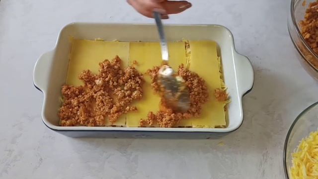 Лазанья с мясным фаршем и соусом бешамель