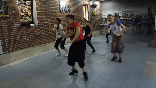 Pachanga Brown shiiiit Пачанга в арт-студии "БРОДВЕЙ" с Тати смотреть онлайн