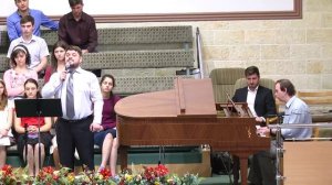 Я ношу своё сердце, как хрупкую вазу..