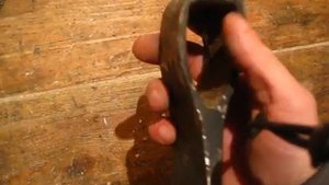 Клин в топорище,дерево или металл_.mp4