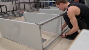 Сборка болтового металлического стеллажа
