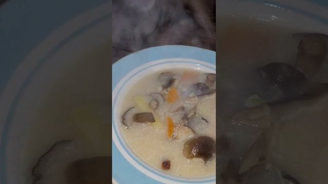 Грибной супчик со сметаной. #mushroomsoup