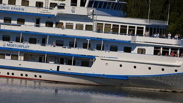 теплоход Леонид Красин смотреть онлайн