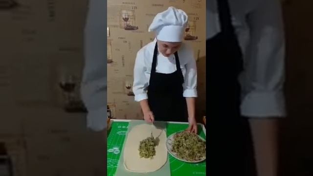 Бассіста Настя. Приготування кулебяки з свіжої тушкованої капусти смотреть онлайн