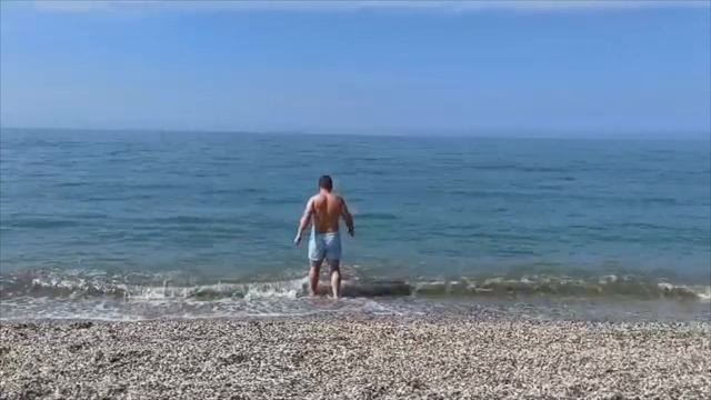 Галечный пляж в Евпатории рядом с глэмпингом "Евпатория"