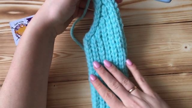 Простая шапка крючком из объемной пряжи (Пехорка Осенняя)
