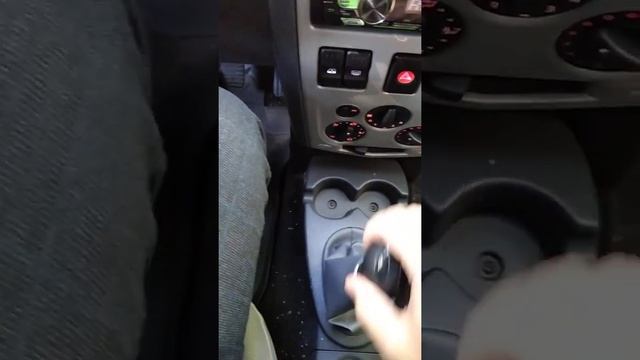 Переключаем передачи. Рено Логан. смотреть онлайн