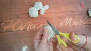 DIY ЗАЙЧИК ИЗ ПОМПОНОВ __ ПОДЕЛКИ СВОИМИ РУКАМИ ИЗ НИТОК И ПРЯЖИ __Easy DIY..mp4