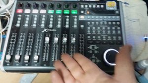 Настраиваем цвет дисплеев на Behringer X-Touch
