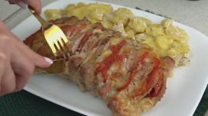 Сочное запеченное мясо свинины с картофелем в духовке!