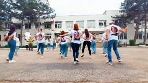 Танец - подарок от родителей - выпускникам