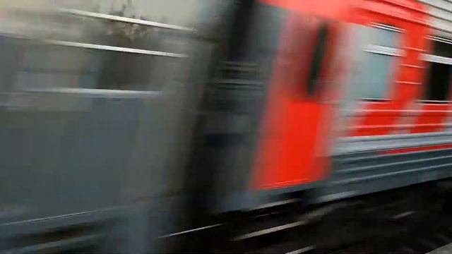 ЭП1М на скорости проезжает ст. Сады, г. Краснодар смотреть онлайн