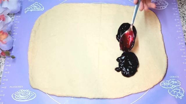 Рулет с творогом с двумя начинками .Творогли рулет.