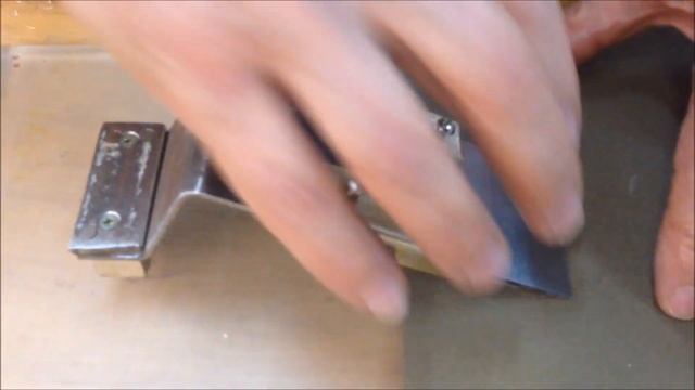Заточка ножа рубанка на электроточиле и удобном приспособлении. смотреть онлайн