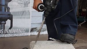 Перфоратор Makita HR2475