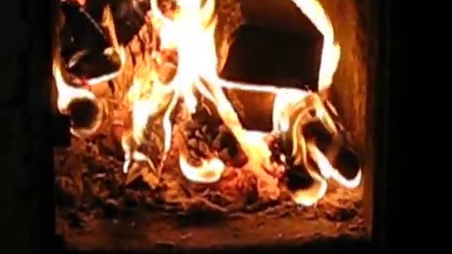 Любителям сидеть у печи и слушать треск горящих дровишек в деревне смотреть онлайн