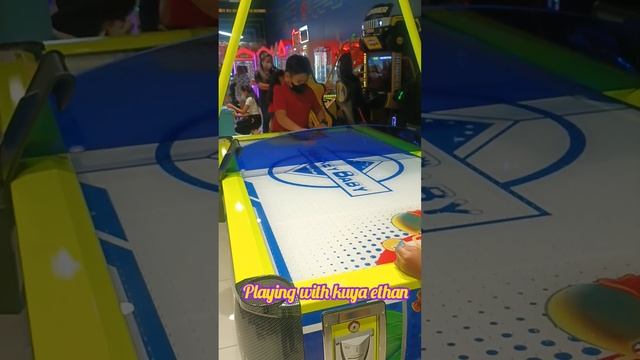 ARCADE AIR HOCKEY TABLE GAME KIDS ARCADE GAME #shorts #arcadegames #airhockeytable #hockeygames