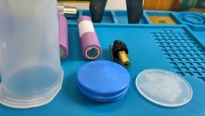 Самодельный гравер на аккумуляторах 18650 / мини гравер своими руками