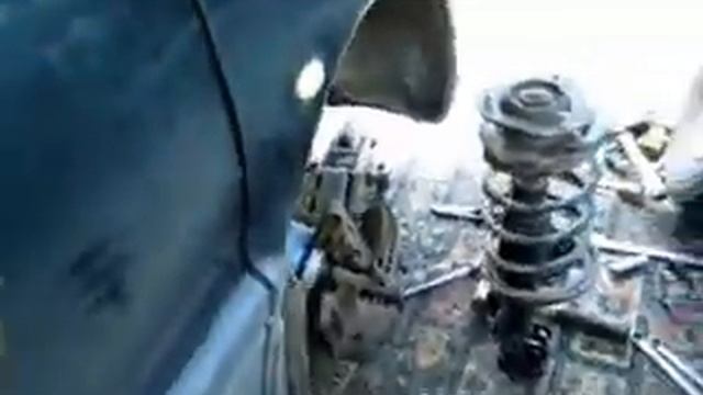 Toyota Estima Drivers side shocker replacement short video смотреть онлайн