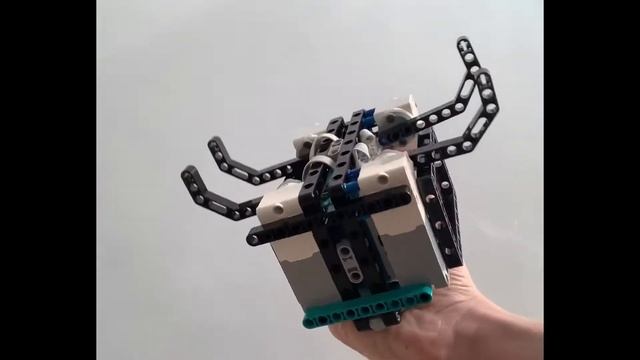 Prosthetic arm Lego Mindstorms 51515 self creation