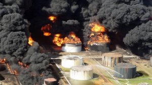 Перелив резервуара привёл к взрыву и пожару на нефтебазе в Карибском бассейне