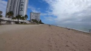 Pompano beach, walk alone the beach. (Пляж Помпано, прогулки по пляжу)