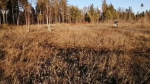 Мотокросс на ямаха серов 225. Отрабатываю элементарные навыки.