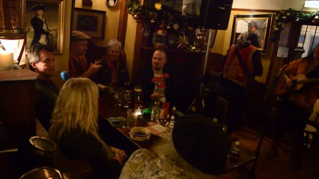 Tapping Feet - Blue Bell Polka смотреть онлайн