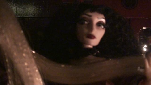 Видеообзор на дизайнерских кукол Рапунцель и матушка Готель смотреть онлайн