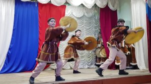 Лед и пламя ! Танцуют национальные коллективы.