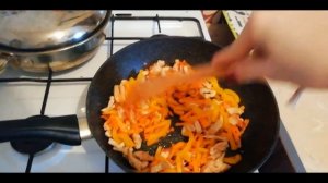 Удон со свининой и овощами.