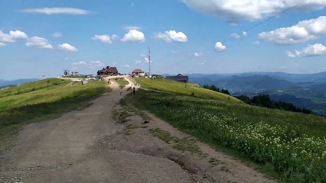 Славське 2022: коні і квадроцикли на вершині гори Високий Верх смотреть онлайн