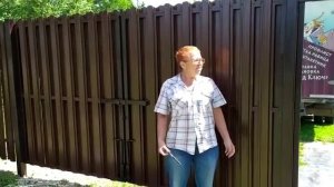 Установка забора из евроштакетника (шахматка) в с. Новопетровское