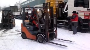 Погрузчики на снегу