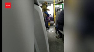 Кондуктор пинками выгнала женщину из-за отсутствия маски