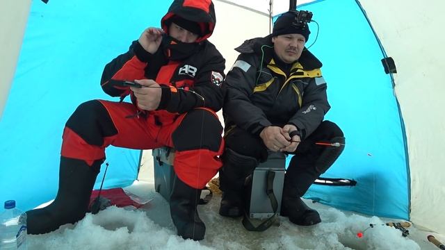 ТАКОЙ ОГРОМНОЙ ПЛОТВЫ НЕ ВИДЕЛ НИКОГДА! ЛАДОГА, БАЗА КОШКИН ФАРВАТЕР, 24 ФЕВРАЛЯ смотреть онлайн