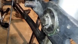 ИЖ-49 Болты задней подвески и крышка тормозного барабана