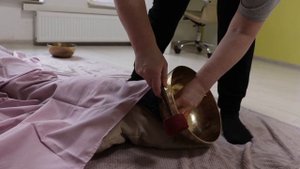 Массаж поющими чашами