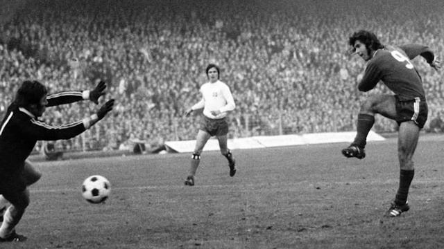 The Story of Gerd Muller - The Greatest Football Striker Ever (Documentary) RIP 1945-2021
