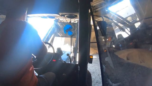 Джойстик или нет,? нужен ли Кун на предприятии? погрузка остатков пшеницы. смотреть онлайн