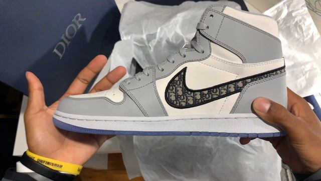 IN DEPTH UNBOXING AND REVIEW ON THE "AIR DIOR" JORDAN 1!!!...(FOR SALE !) смотреть онлайн
