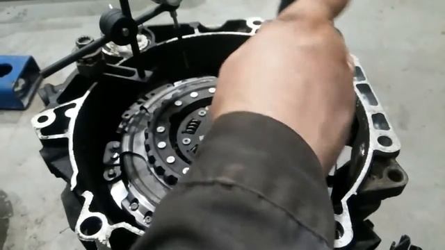 Замена сцепления коробки передач DSG смотреть онлайн